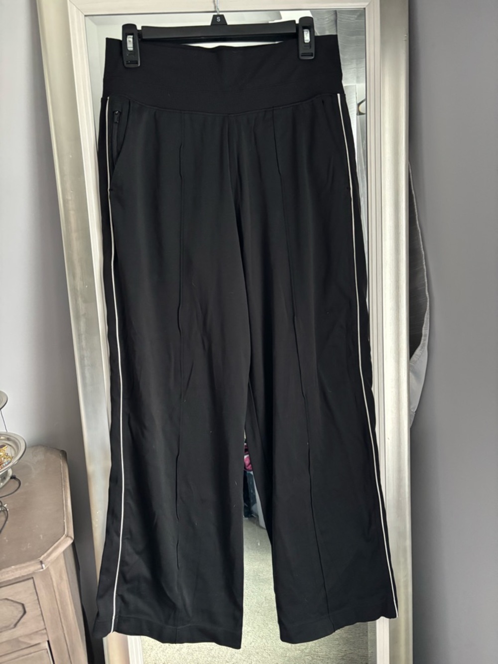 Athleta Black Wide-Leg Active Pants White Side Piping Zip Back Pockets Medium